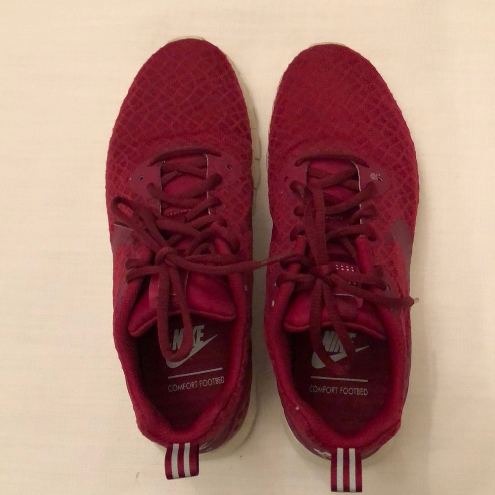 Nike Air sneakers burgundy Sz 8 1/2
